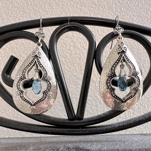 *Rare* Retired Sahara teardrop silver Swarovski crystal earrings & necklace set!